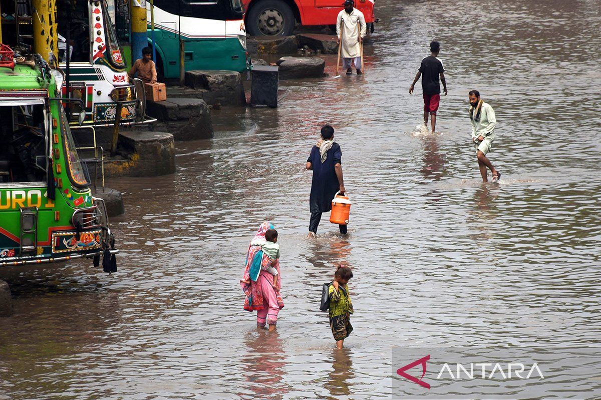 111 orang tewas  akibat hujan monsun dan banjir bandang di Pakistan