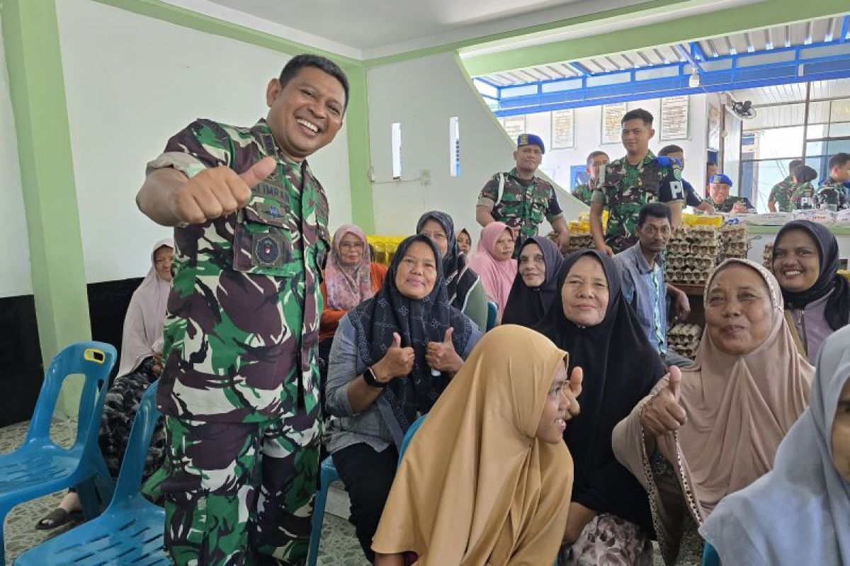 Danrem Lilawangsa bagikan 250 paket sembako gratis untuk warga