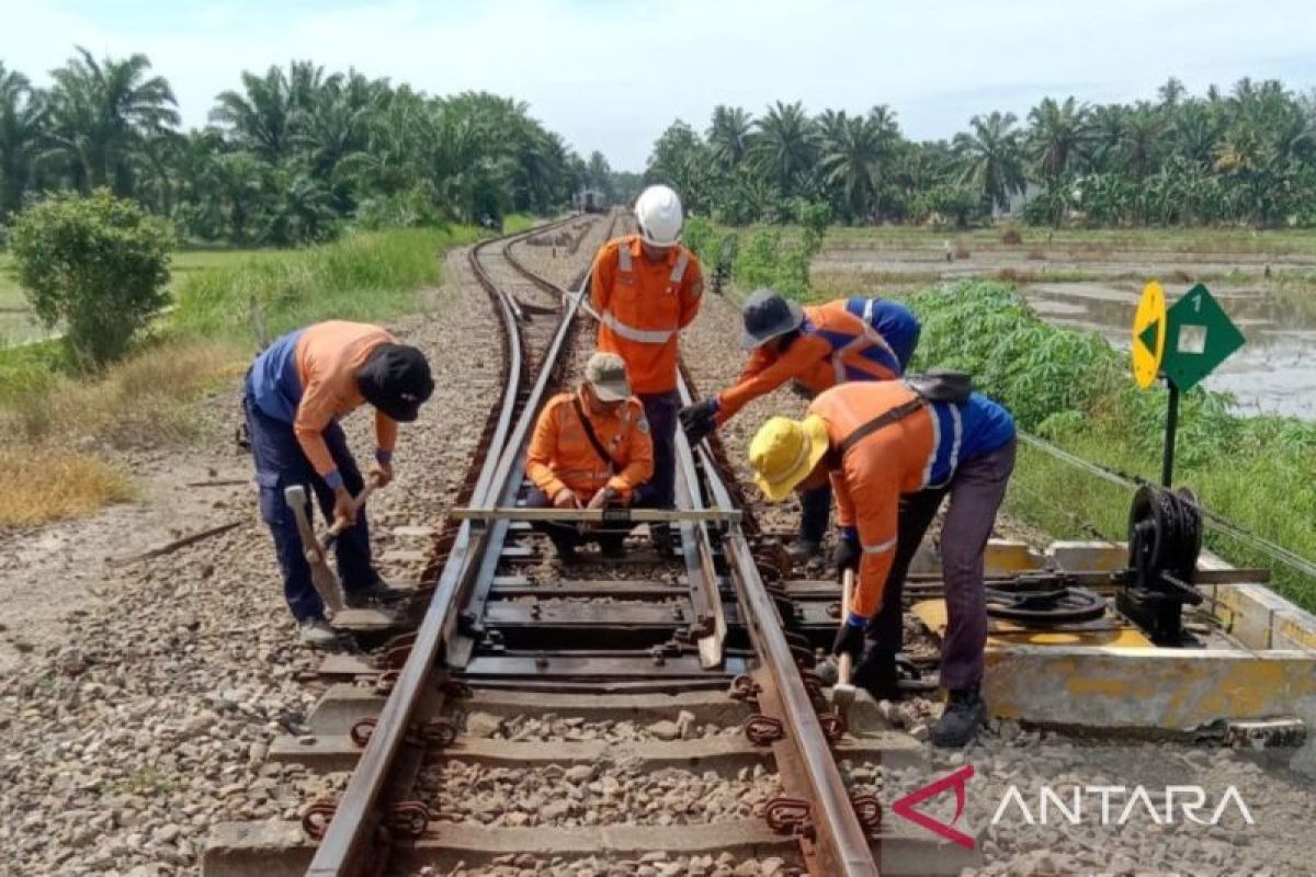 KAISumut tingkatkan  perawatan jalur rel demi keamanan perjalanan