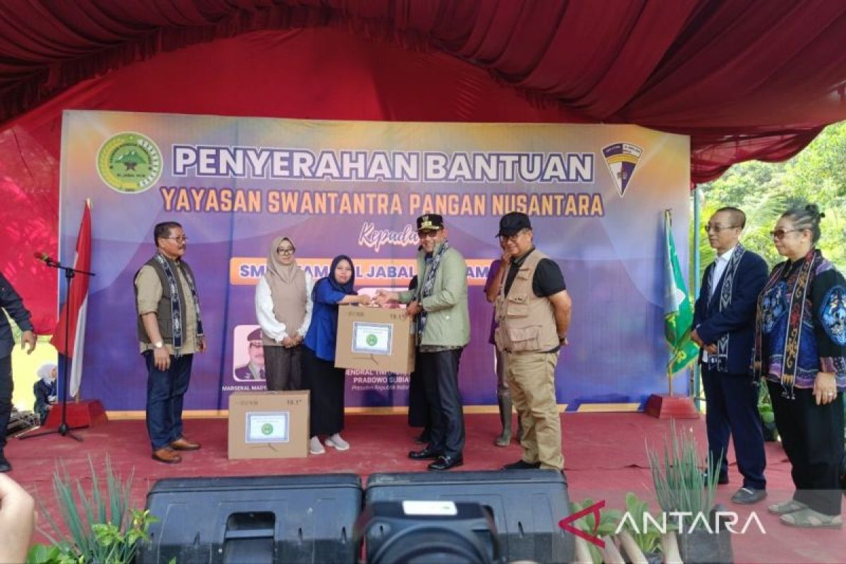 Kaltim genjot kualitas SDM tani lewat bantuan laptop dan ternak