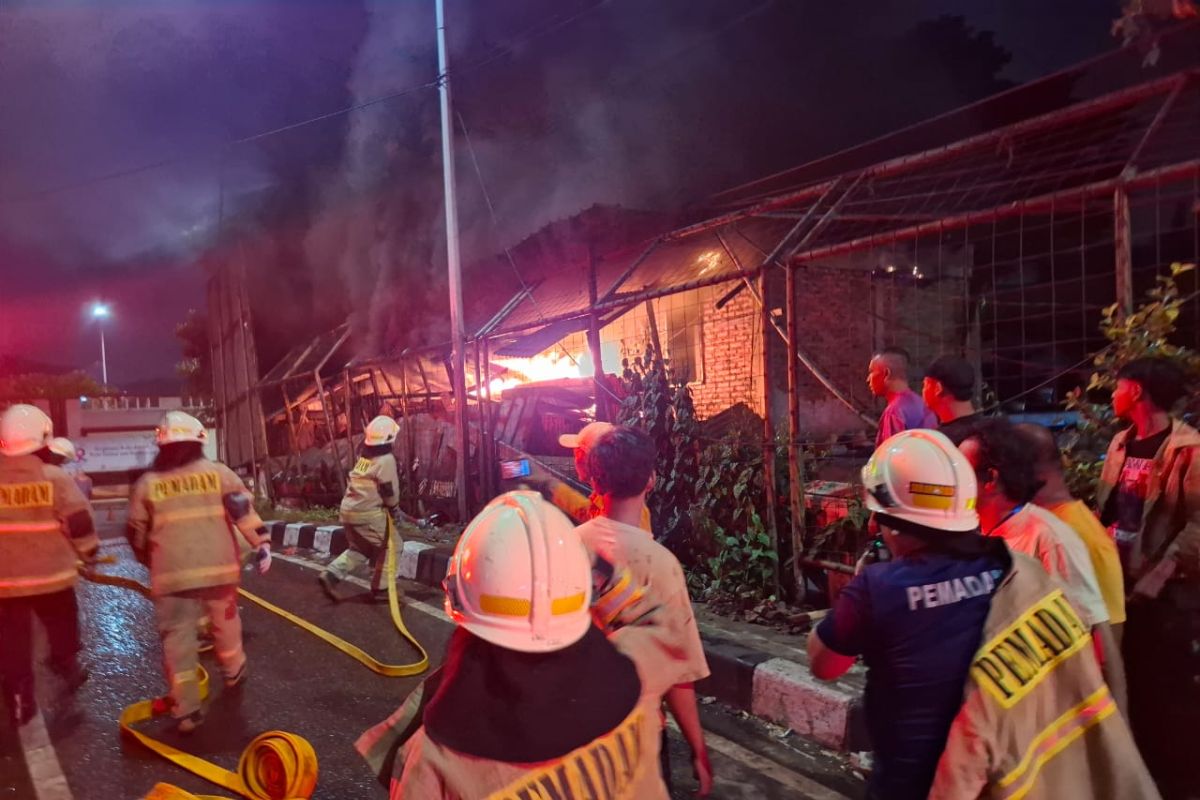 Kebakaran melanda rumah di Jakarta Utara, empat terluka