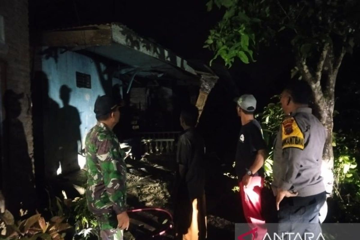 Empat orang terluka akibat angin kencang di Serdang Bedagai