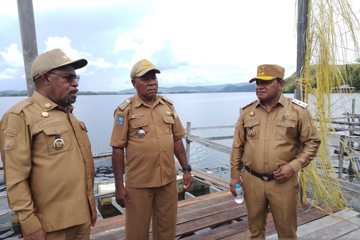 Jayapura supports education access with 50 outboard boats