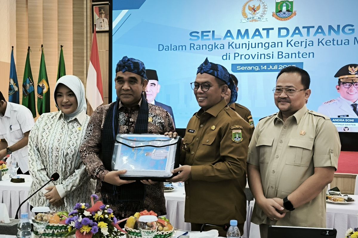 Ketua MPR dukung program Sekolah Gratis dan Jalan Desa di Banten