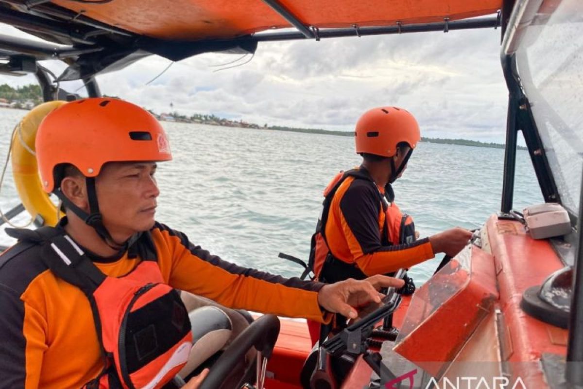 Tim SAR masih cari 10 penumpang kapal terbalik di Selat Sipora Mentawai