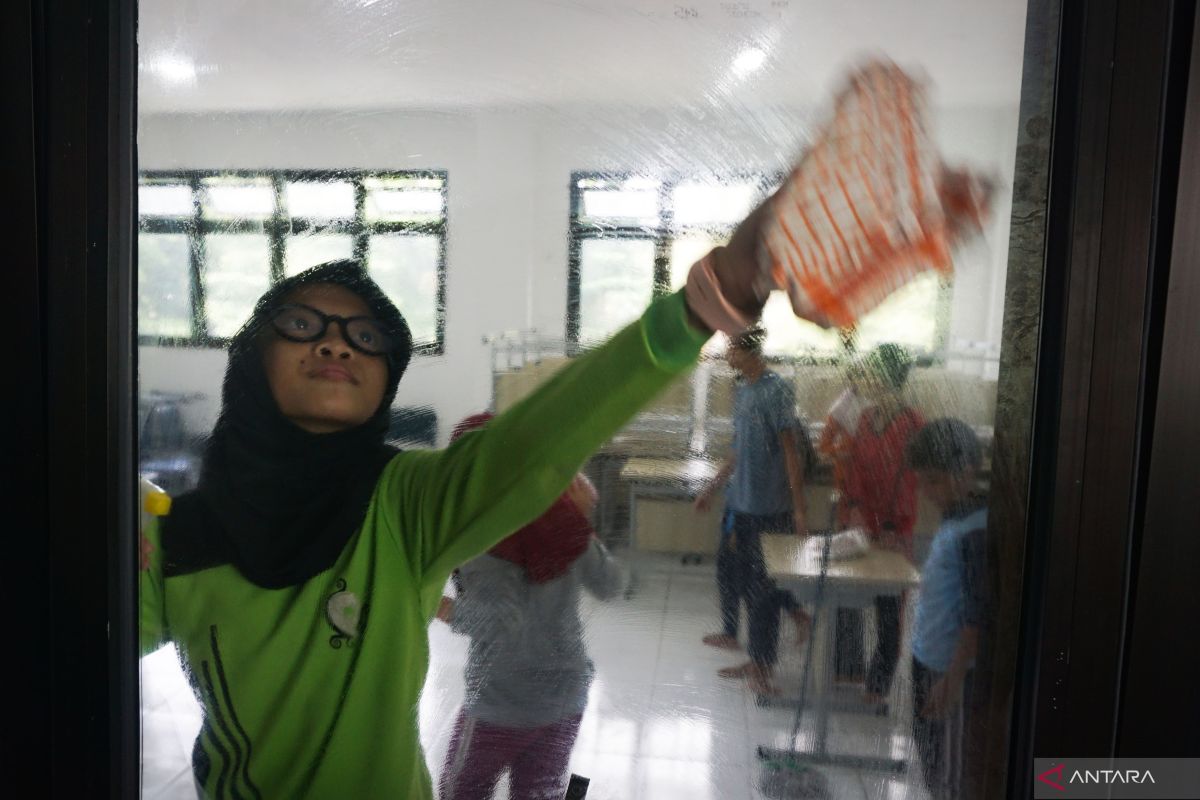 SMP 27 Balikpapan gelar KBM perdana dengan 128 pelajar