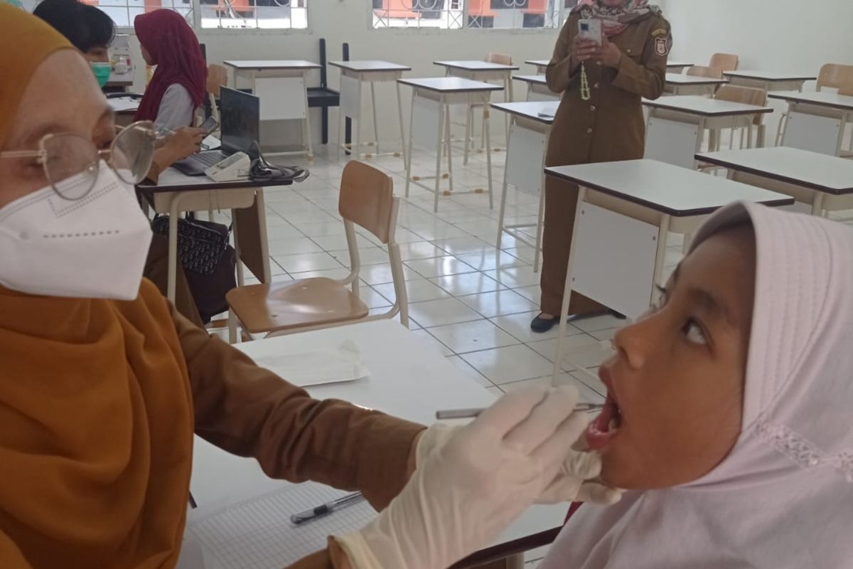 Siswa Sekolah Rakyat di Makassar awali aktivitas sekolah dengan pemeriksaan kesehatan