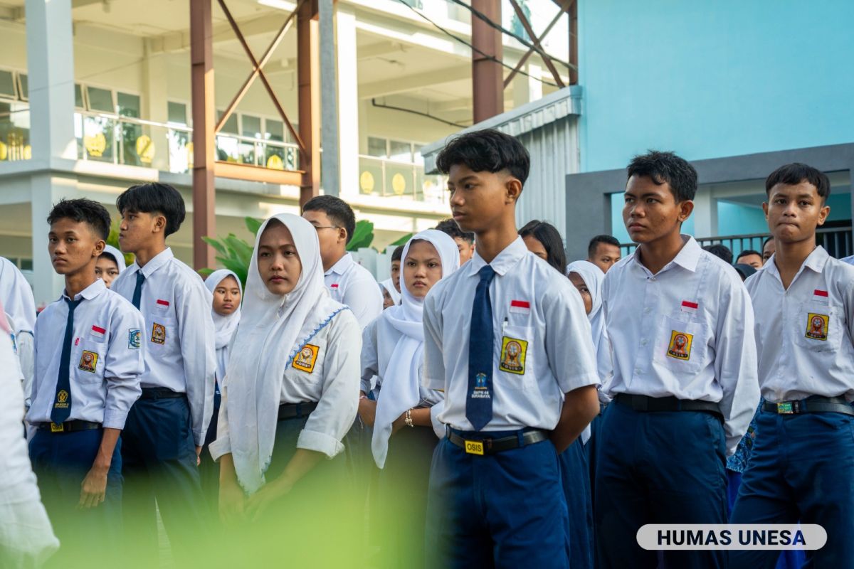 Rektor Unesa tawarkan beasiswa kuliah untuk siswa Sekolah Rakyat