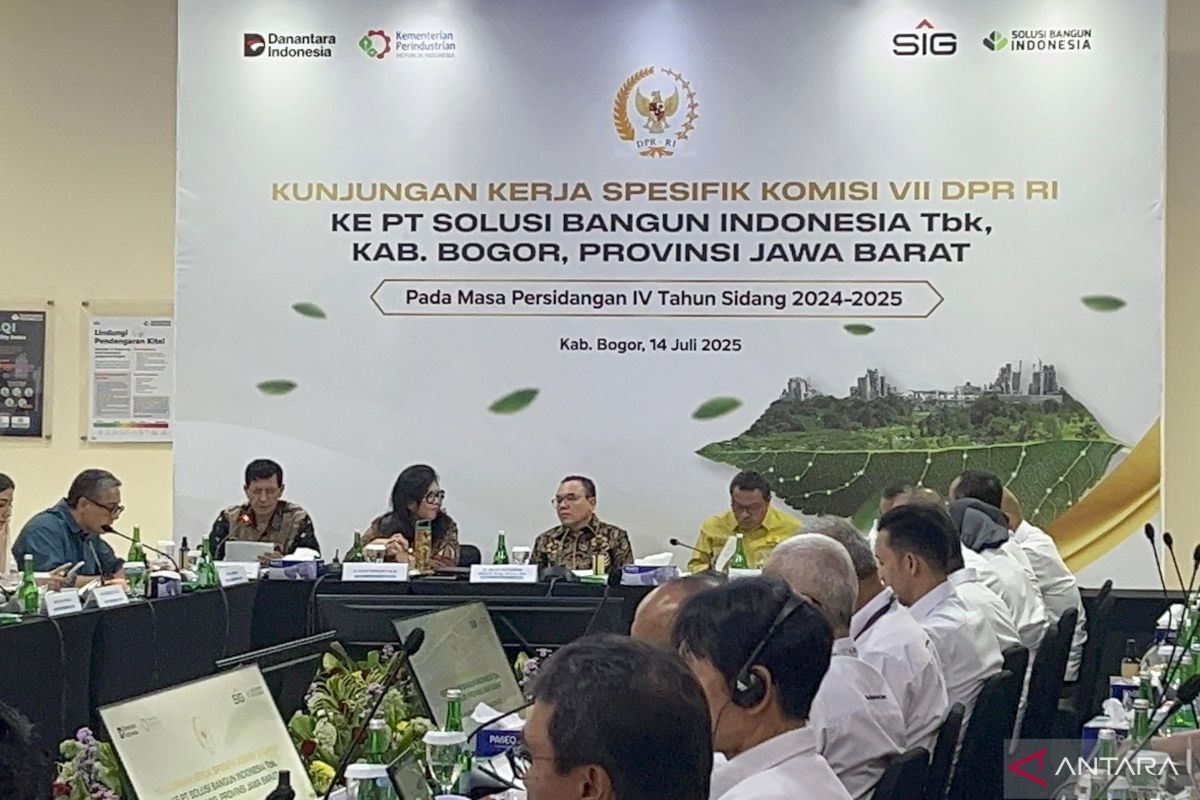 Komisi VII DPR RI usul moratorium izin pabrik semen baru cegah over supply