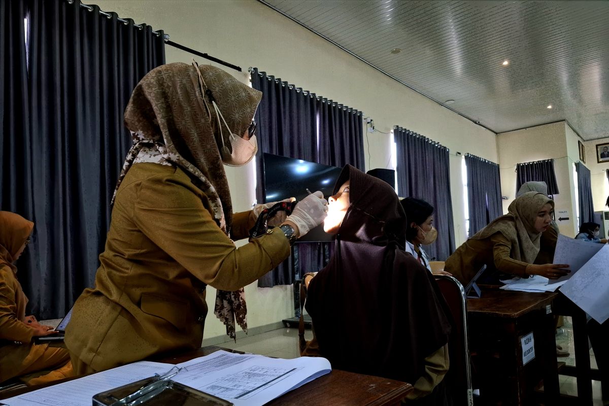 75 siswa Sekolah Rakyat di Lampung lakukan cek kesehatan serentak
