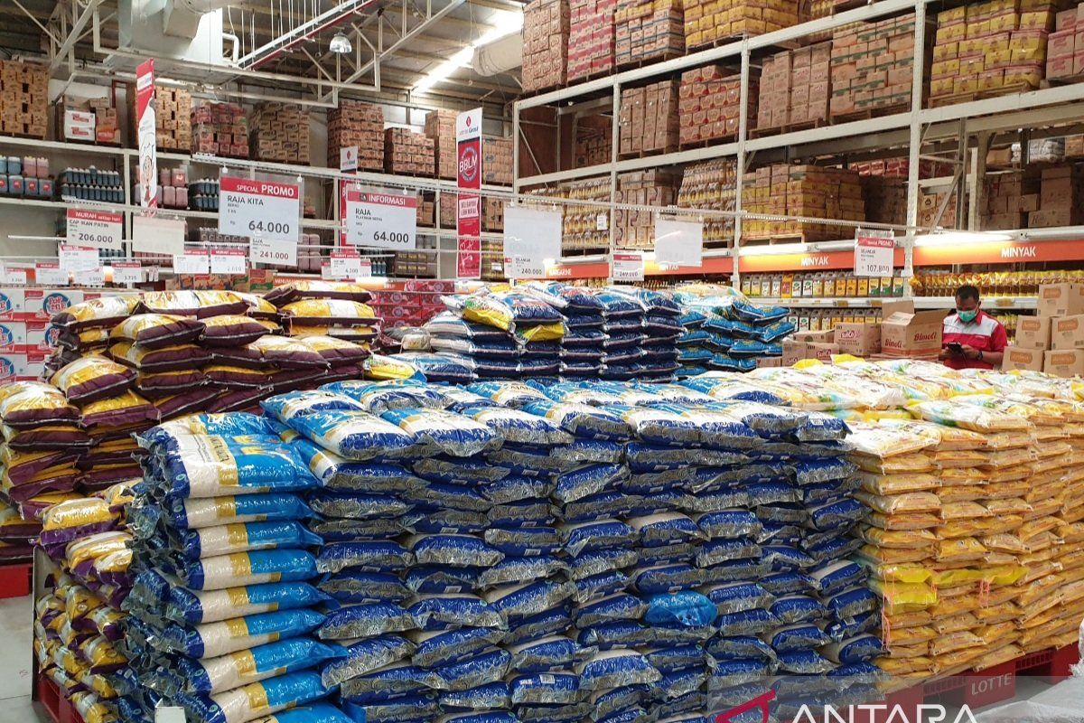 Stok beras di gudang Bulog Sumsel-Babel capai 100 ribu ton, cukup untuk kebutuhan 2025