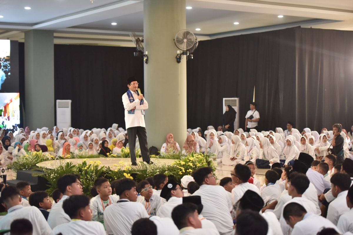 Optimistic madrasas will give rise to future leaders: Umar