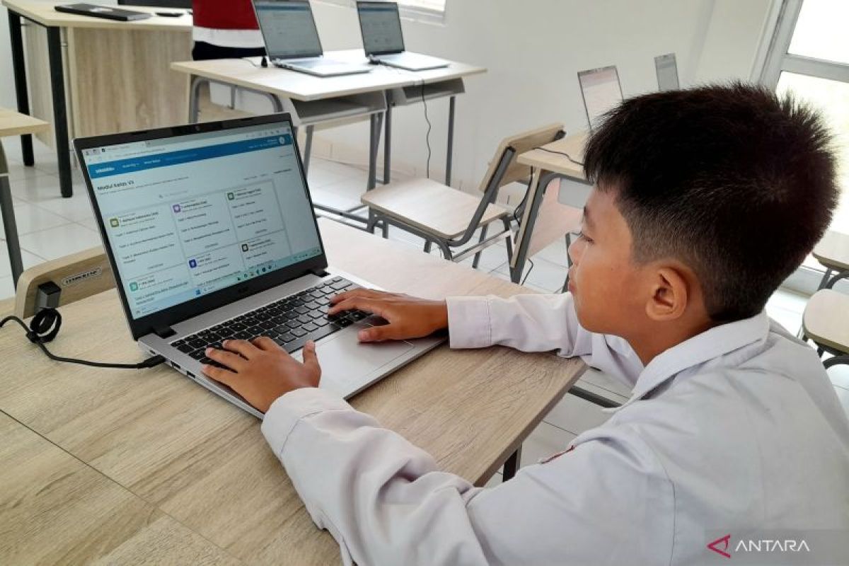 Sekolah Rakyat students to get laptops for learning: minister
