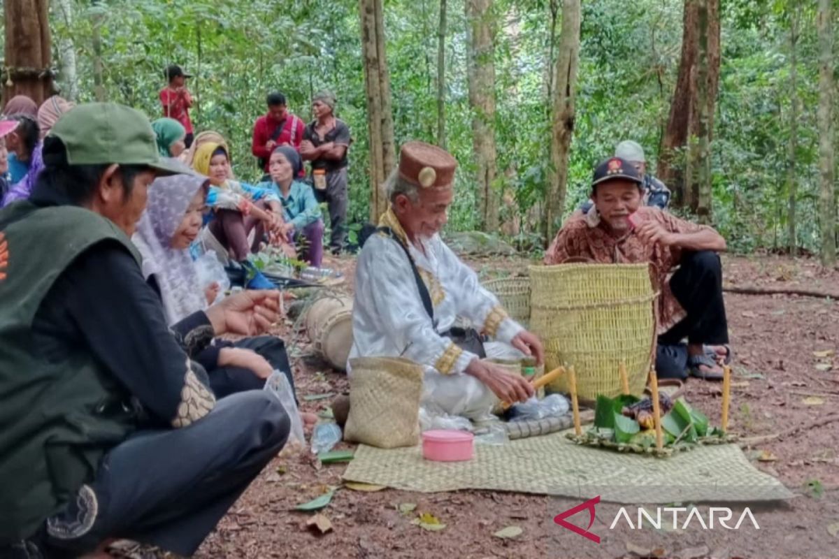 Pemkab Bangka Barat lestarikan Sedekah Gunung Pelangas