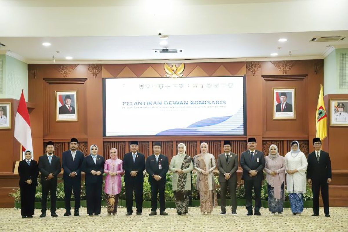 Gubernur Muhidin lantik Empat Dewan Komisaris Bank Kalsel periode 2025-2030