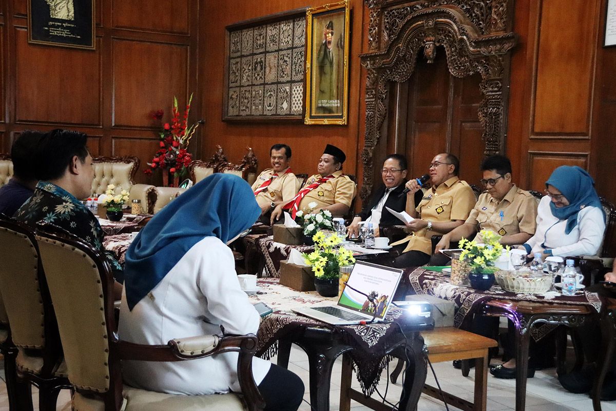 Bupati imbau eksportir gula kelapa  lindungi penderes di Banyumas