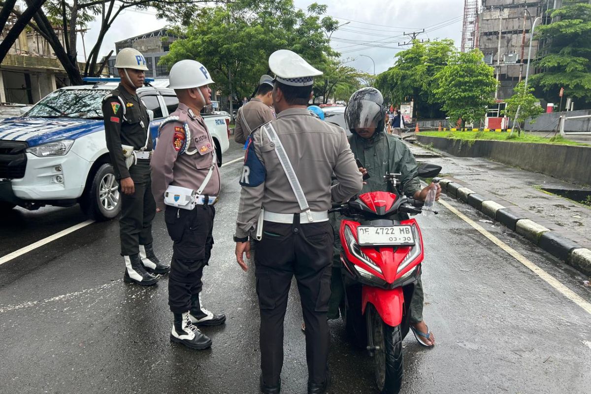 Polda Maluku tindak 57 pelanggar aturan laulintas di hari kedua operasi patuh 2025