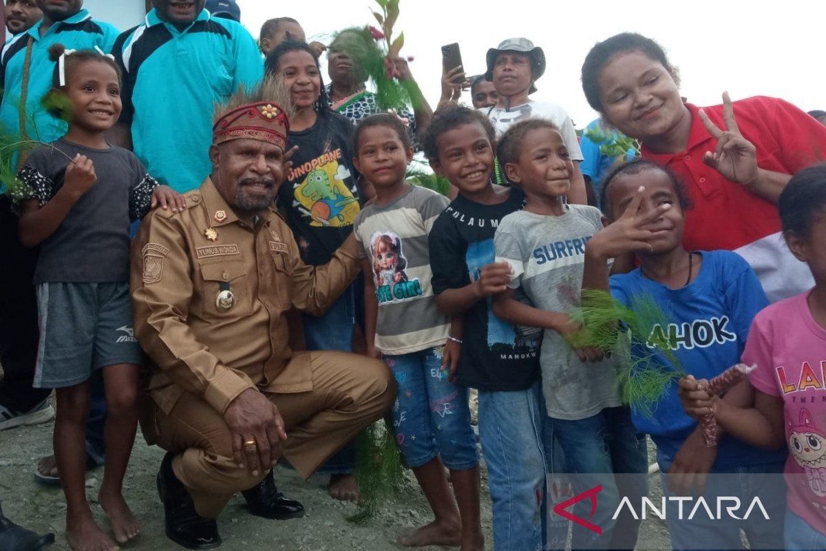 Bupati Jayapura: Anak asli Papua berhak mendapat beasiswa pemerintah