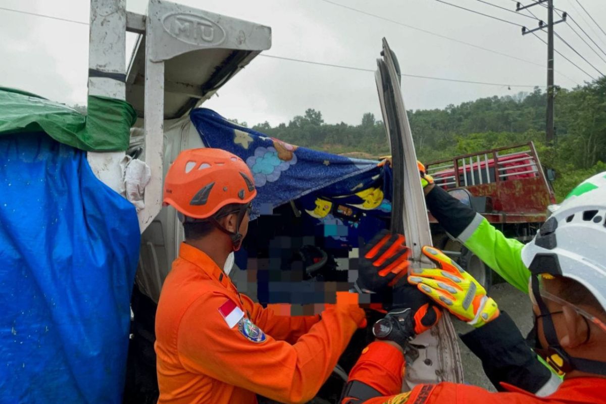 SAR gabungan Kaltim evakuasi korban kecelakaan di Balikpapan