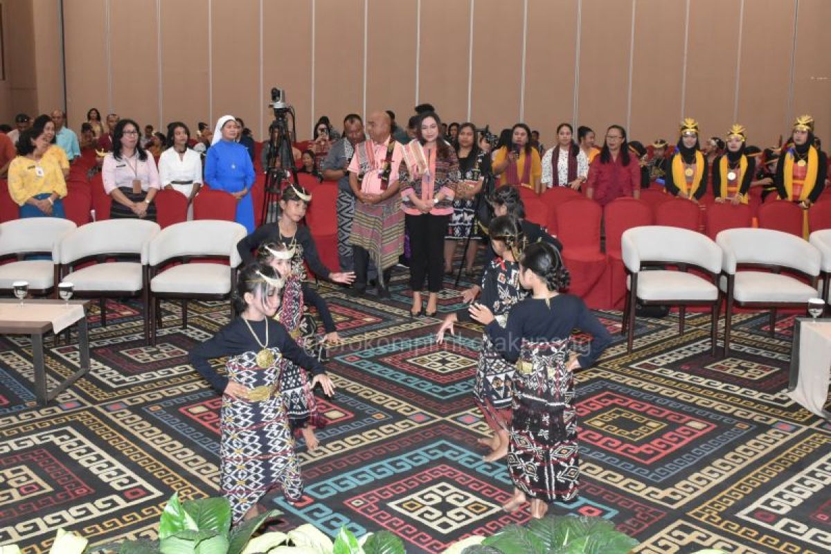 Pemkot Kupang memfasilitasi pelajar lestarikan budaya lewat tarian daerah