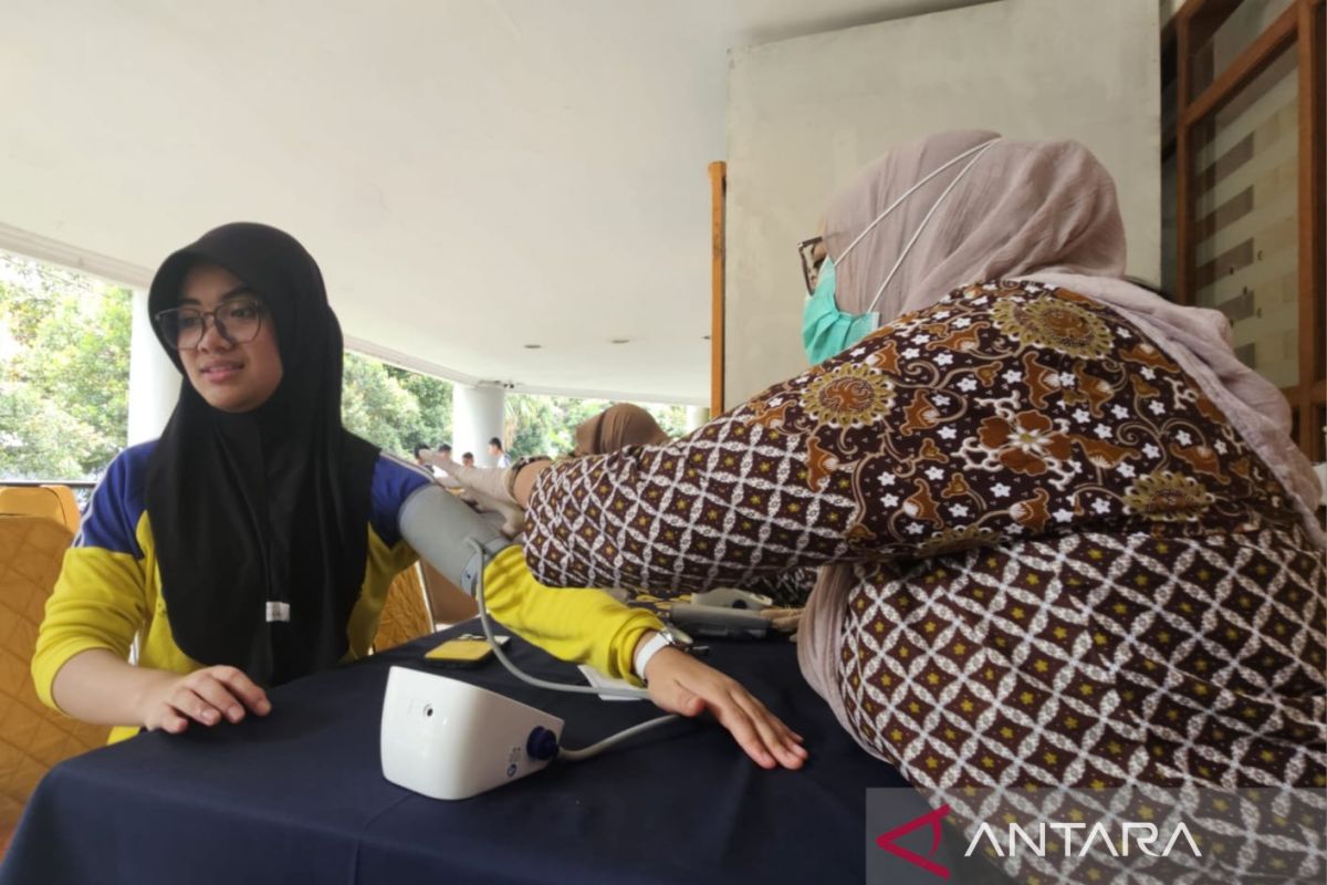 Menko PMK pastikan CKG di Jatim maksimal