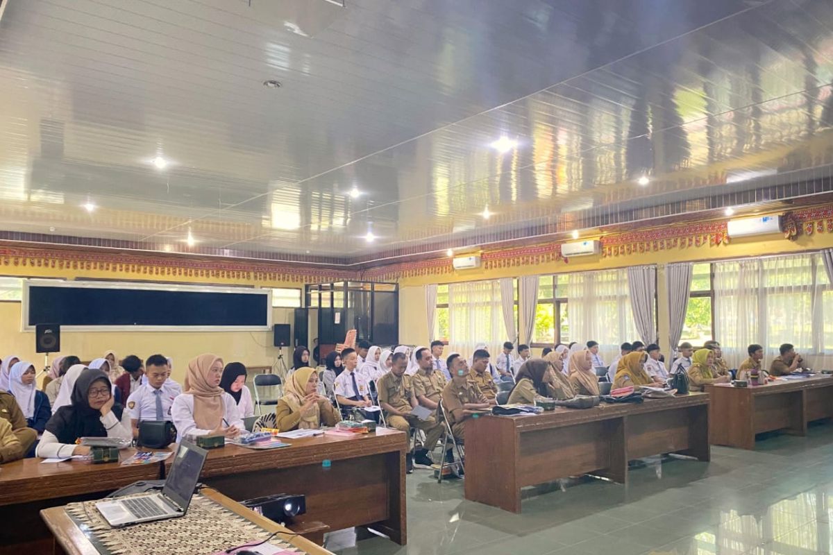 Pelajar SMP, SMK dan SMK di Lambar gelar ikrar jauhi kenakalan remaja