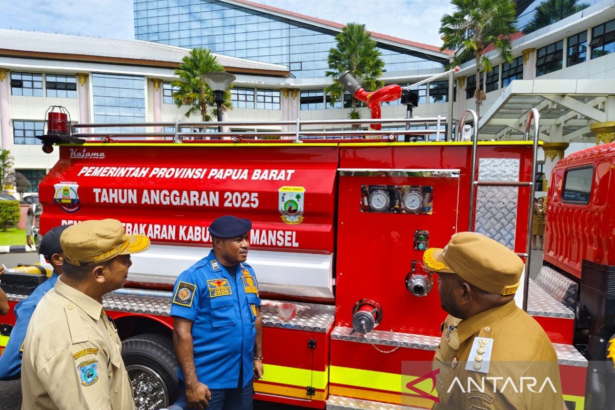 Pemprov serahkan mobil damkar Rp1,3 miliar ke Manokwari Selatan