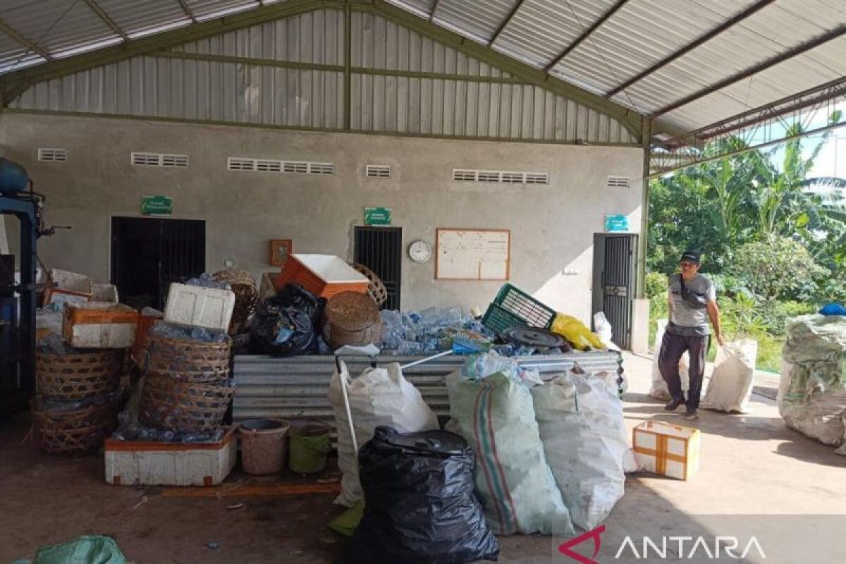 Pertamina inisiasi pengelolaan sampah anorganik di Bali