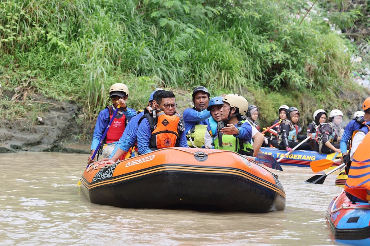 Gubernur Andra Soni komitmen bebaskan Sungai Cibanten dari sampah