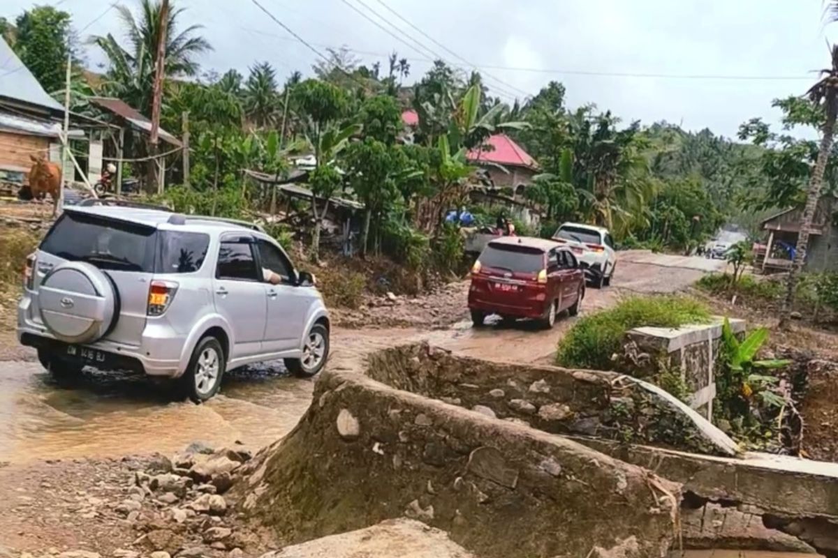 Gubernur Gorontalo soroti percepatan perbaikan jembatan dan jalan