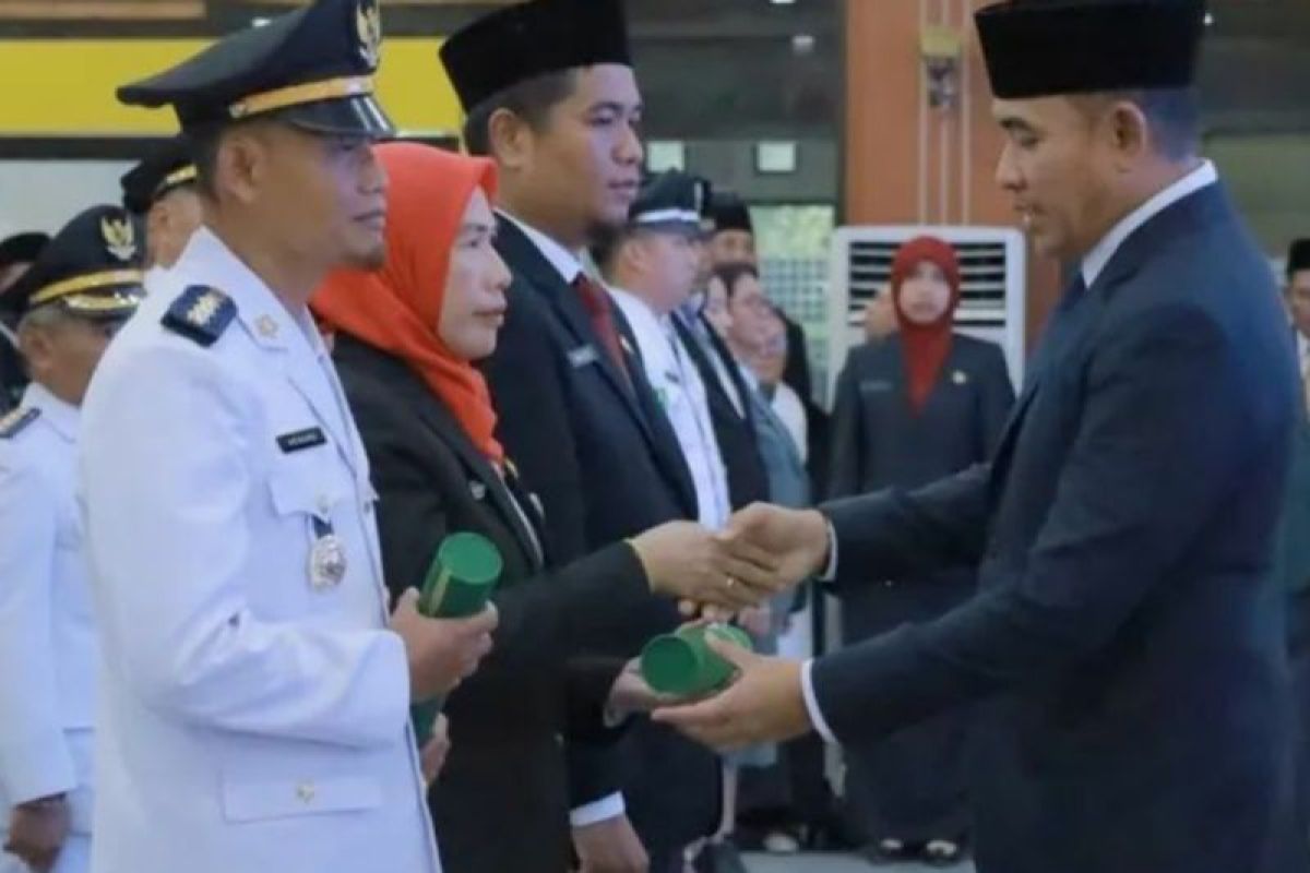 Bupati lantik 157 pejabat administrator dan pengawas lingkup Pemkab Tala