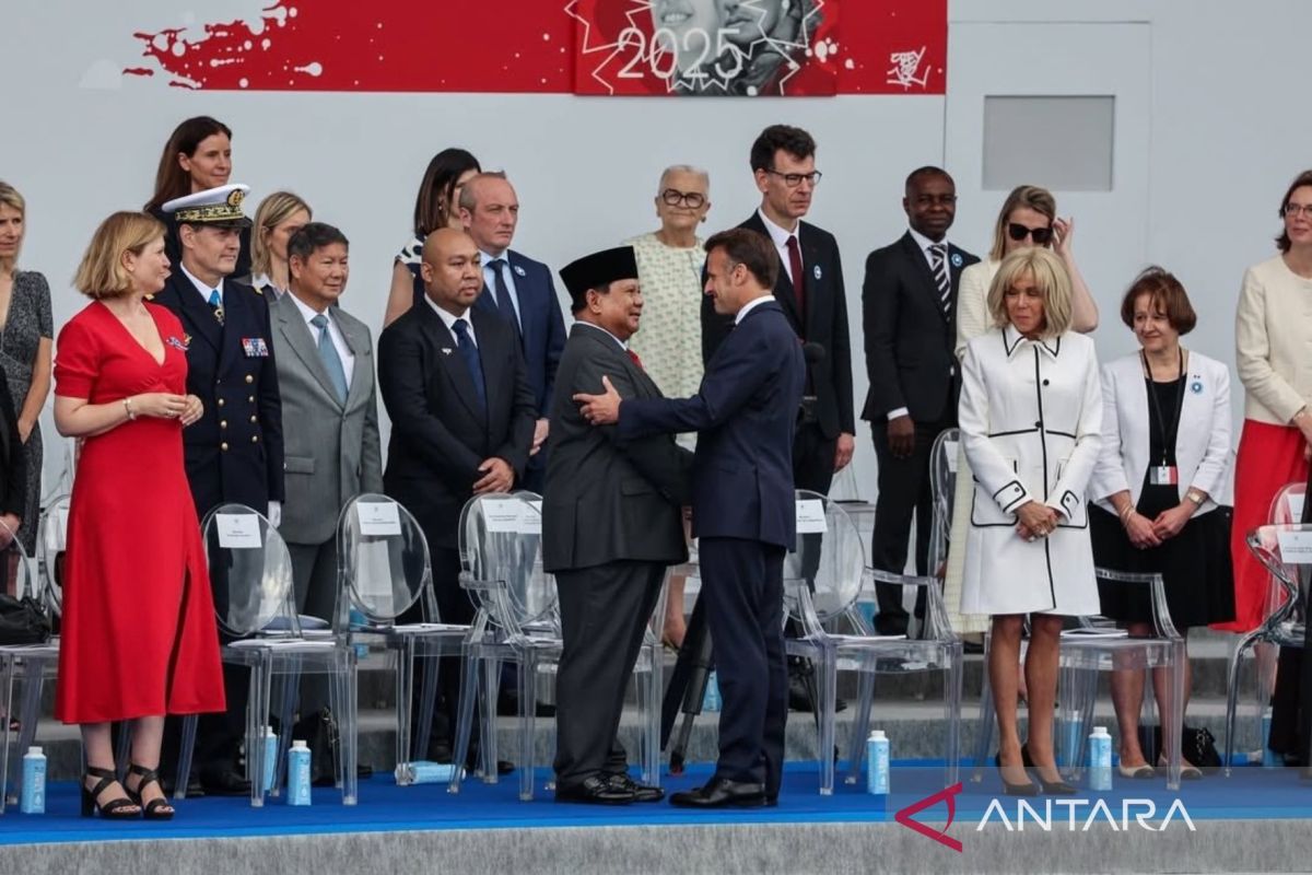 Bastille Day: Macron calls Prabowo friend, lauds Indonesian contingent