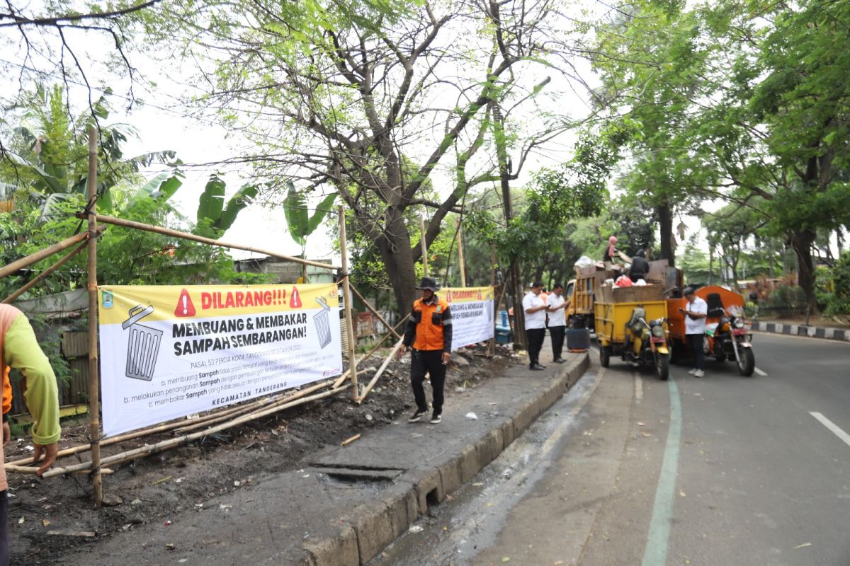 Untuk atasi pembuangan sampah ilegal, TPS liar di Kota Tangerang dibongkar