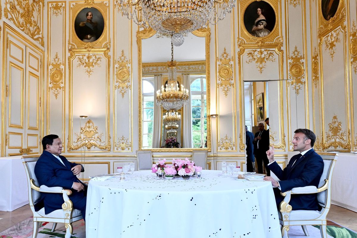 Presiden Prabowo dijamu Presiden Macron di Istana lyse