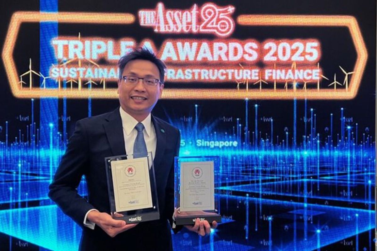 Cathay United Bank Hong Kong Branch Wins Two Major Accolades