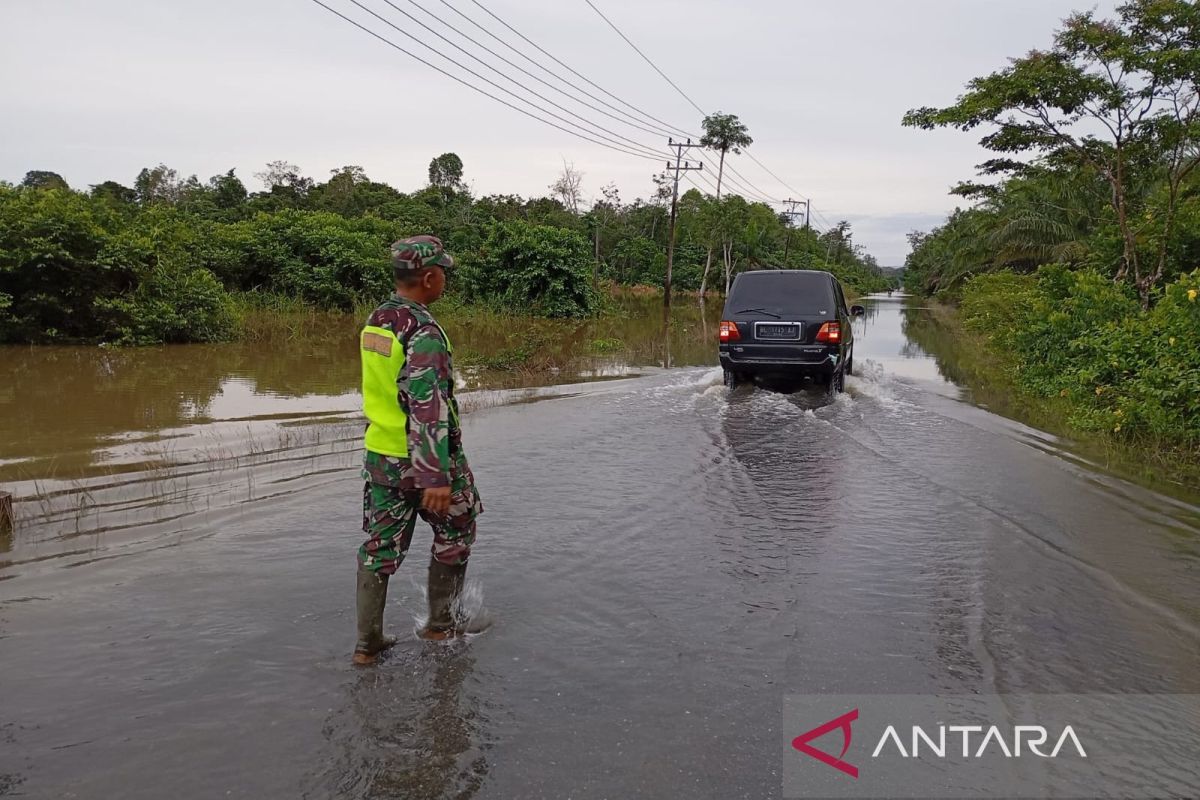 BPBD: Banjir mulai rendam jalan lintas di Aceh Barat