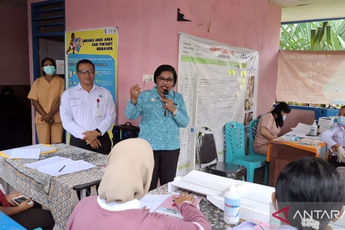 PKK Kota Sorong serahkan PMT kepada balita guna turunkan stunting