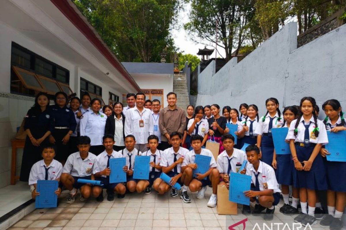 Mahasiswa Mpu Kuturan gelar pengabdian masyarakat di Madyama Widyalaya