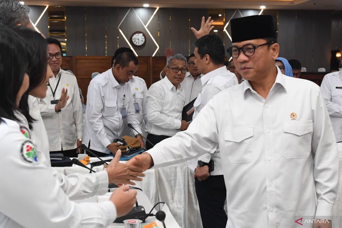 Mendes  minta jajaran segera susun permendes dana desa untuk Kopdes