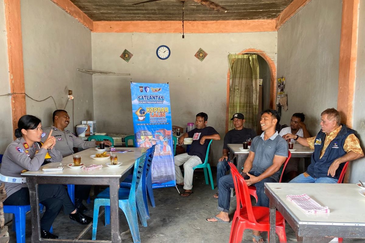 Polres Pasaman Barat edukasi pengendara pada Operasi Patuh Singgalang 2025