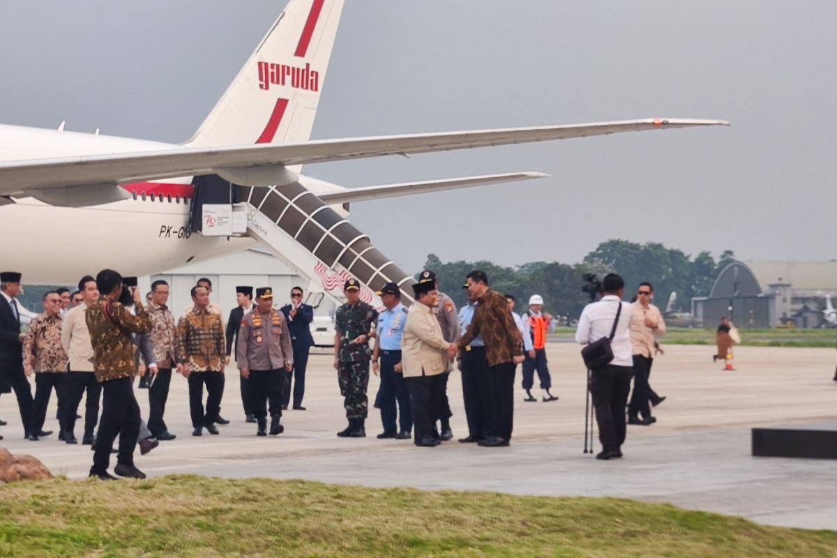 Prabowo arrives in Jakarta after 5-country diplomatic tour