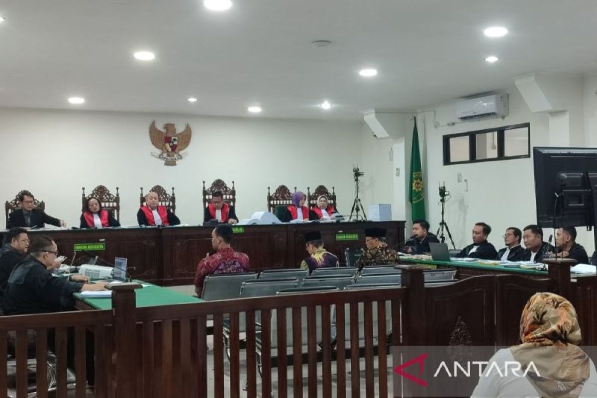 KPK periksa tiga terdakwa kasus dugaan gratifikasi di Bengkulu