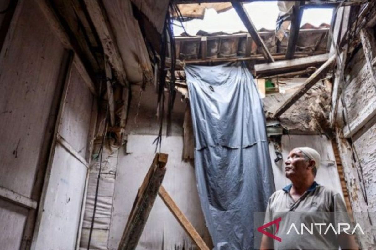 Indonesia renovates 25,000 rural homes for extremely poor residents