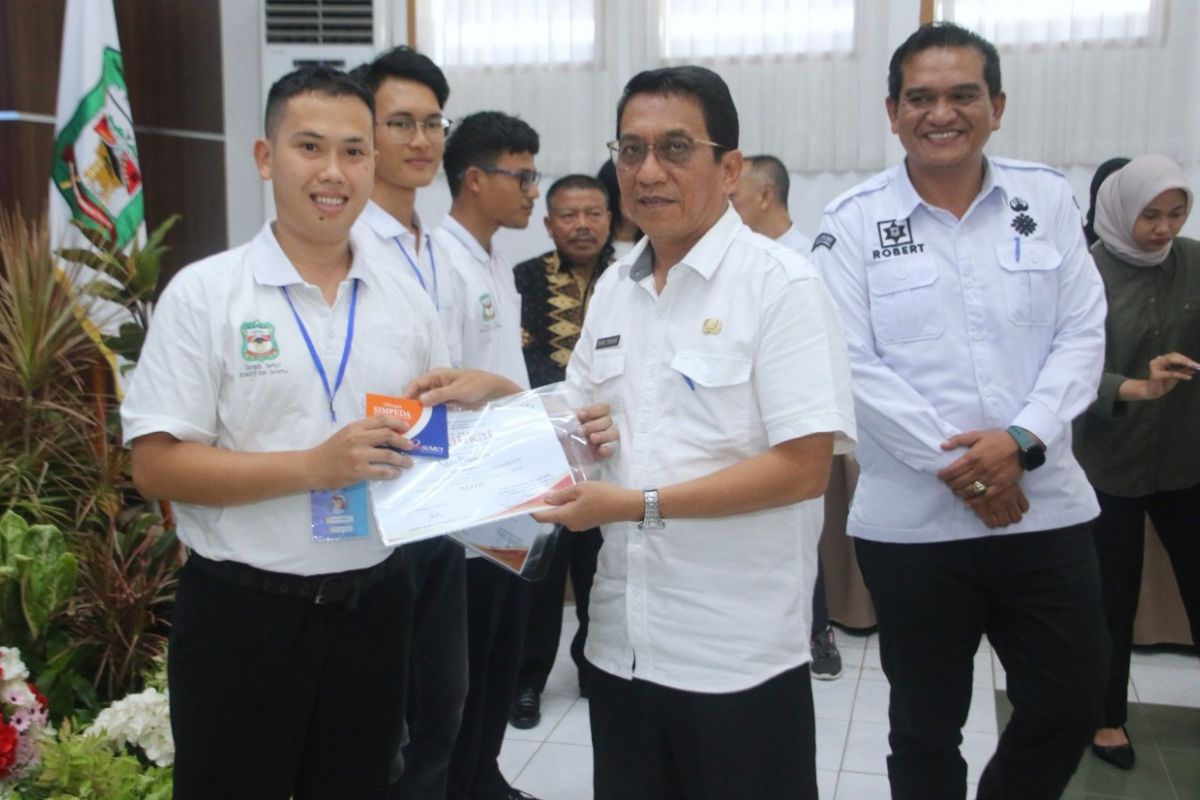Wali Kota Pematangsiantar tutup pelatihan keterampilan kerja,