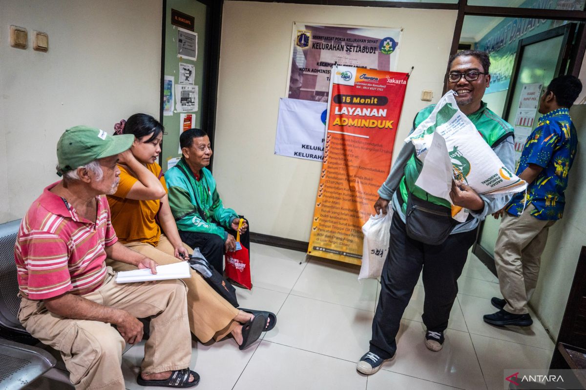 Bulog salurkan bantuan beras kepada 218.921 penerima di Jakarta