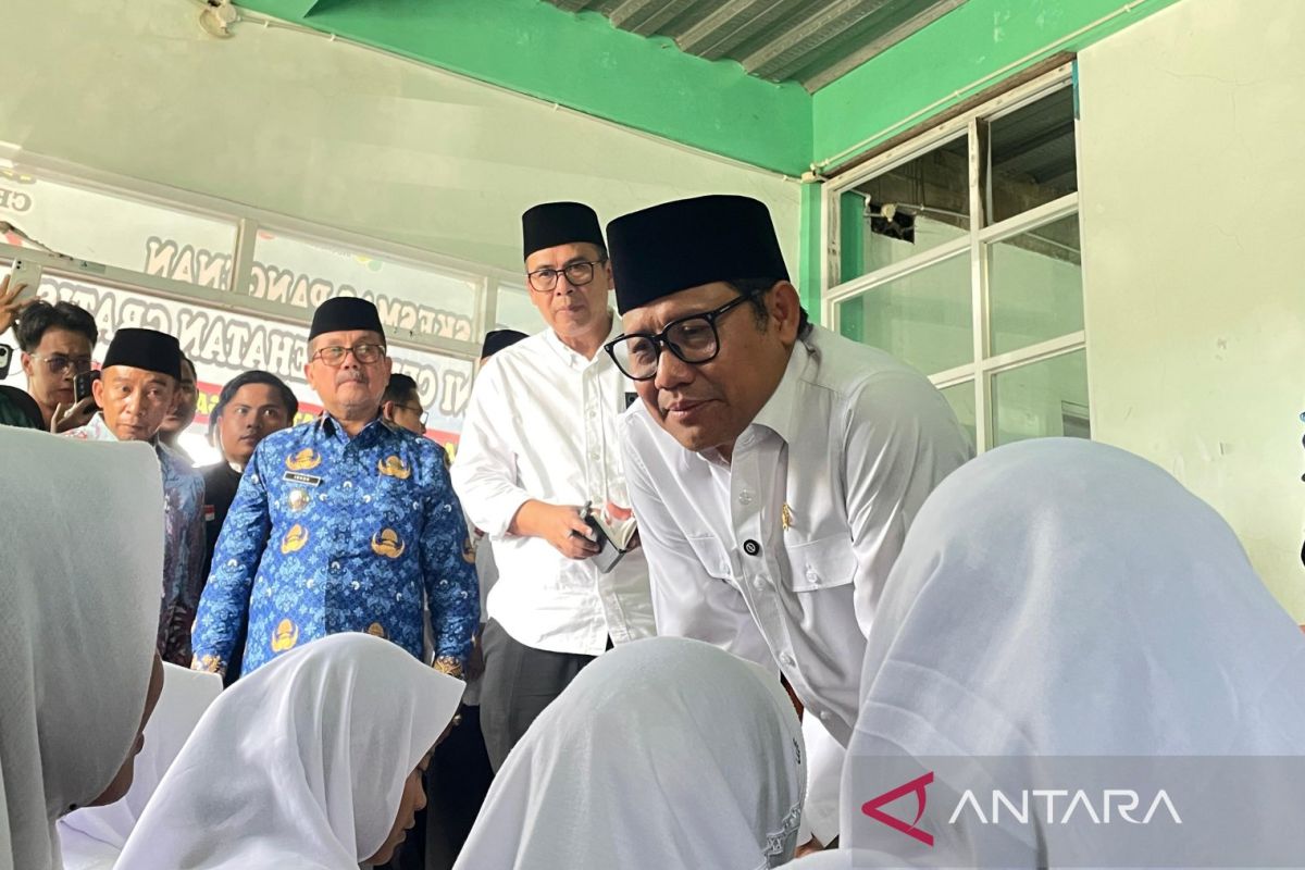Indonesian govt urges Islamic schools to help cut poverty by 2026
