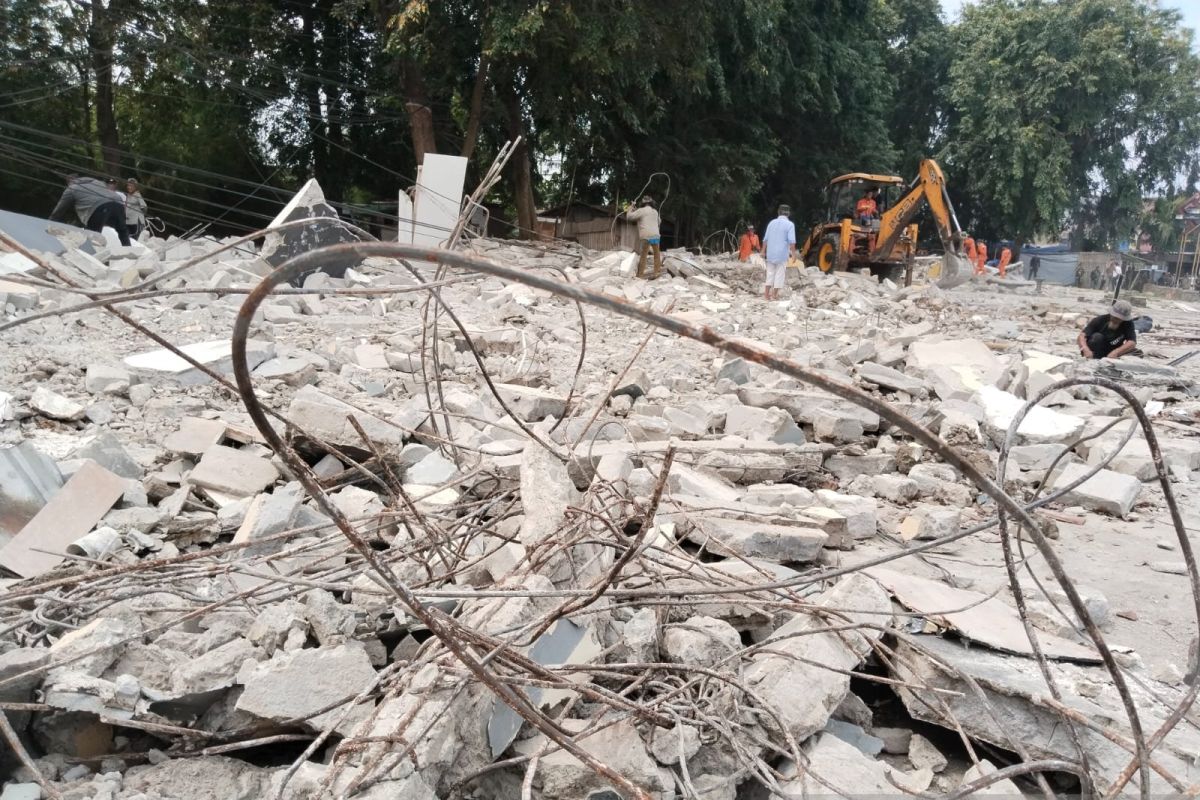 Penertiban bangunan liar di Karawang sempat diprotes warga