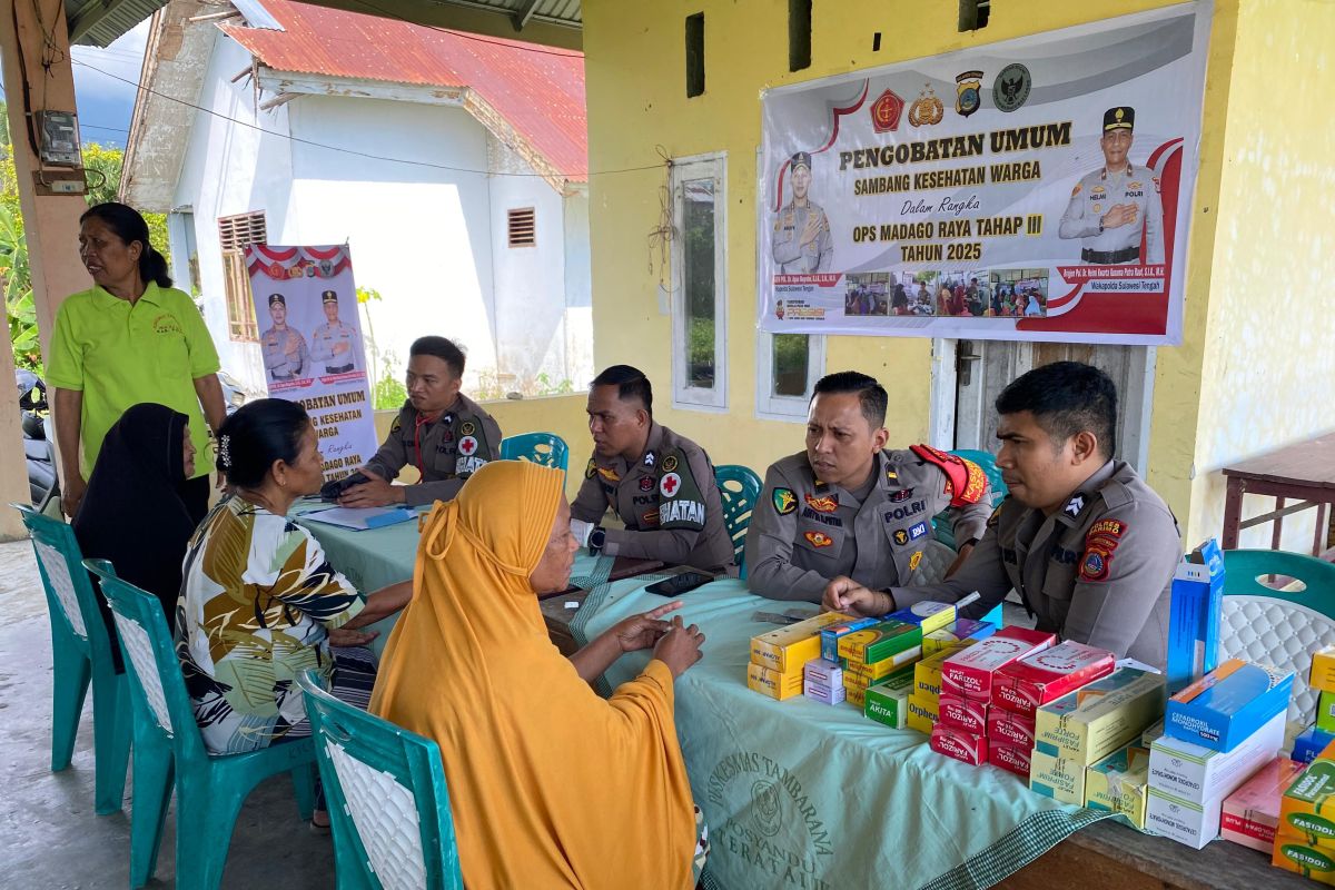 Satgas Madago Raya berikan pelayanan kesehatan bagi warga di Poso