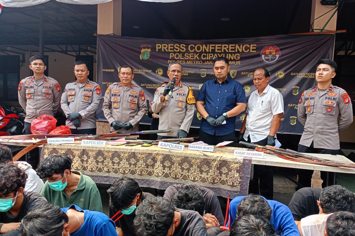Polisi tangkap puluhan remaja yang hendak tawuran