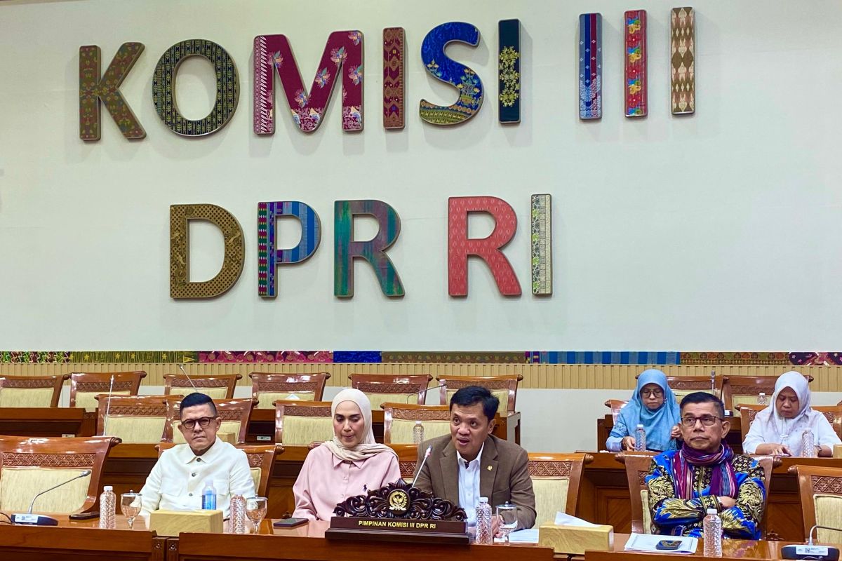Komisi III DPR menolak RUU KUHAP disebut ugal-ugalan dan draf disembunyikan